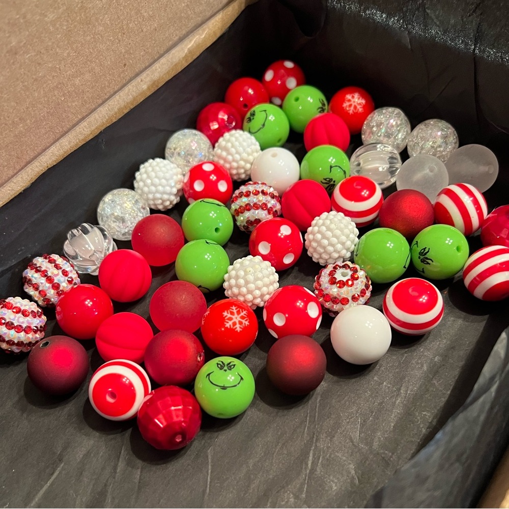 20 mm beads. 200 beads total Grinch Christmas mix